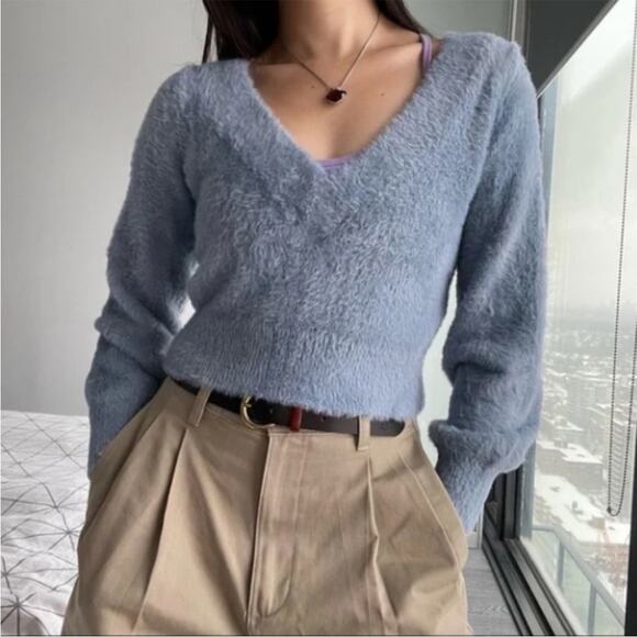 Sunday Best Aritzia Blue Kitten V Neck Fuzzy Eyelash Super Soft Sweater Medium - Picture 1 of 12
